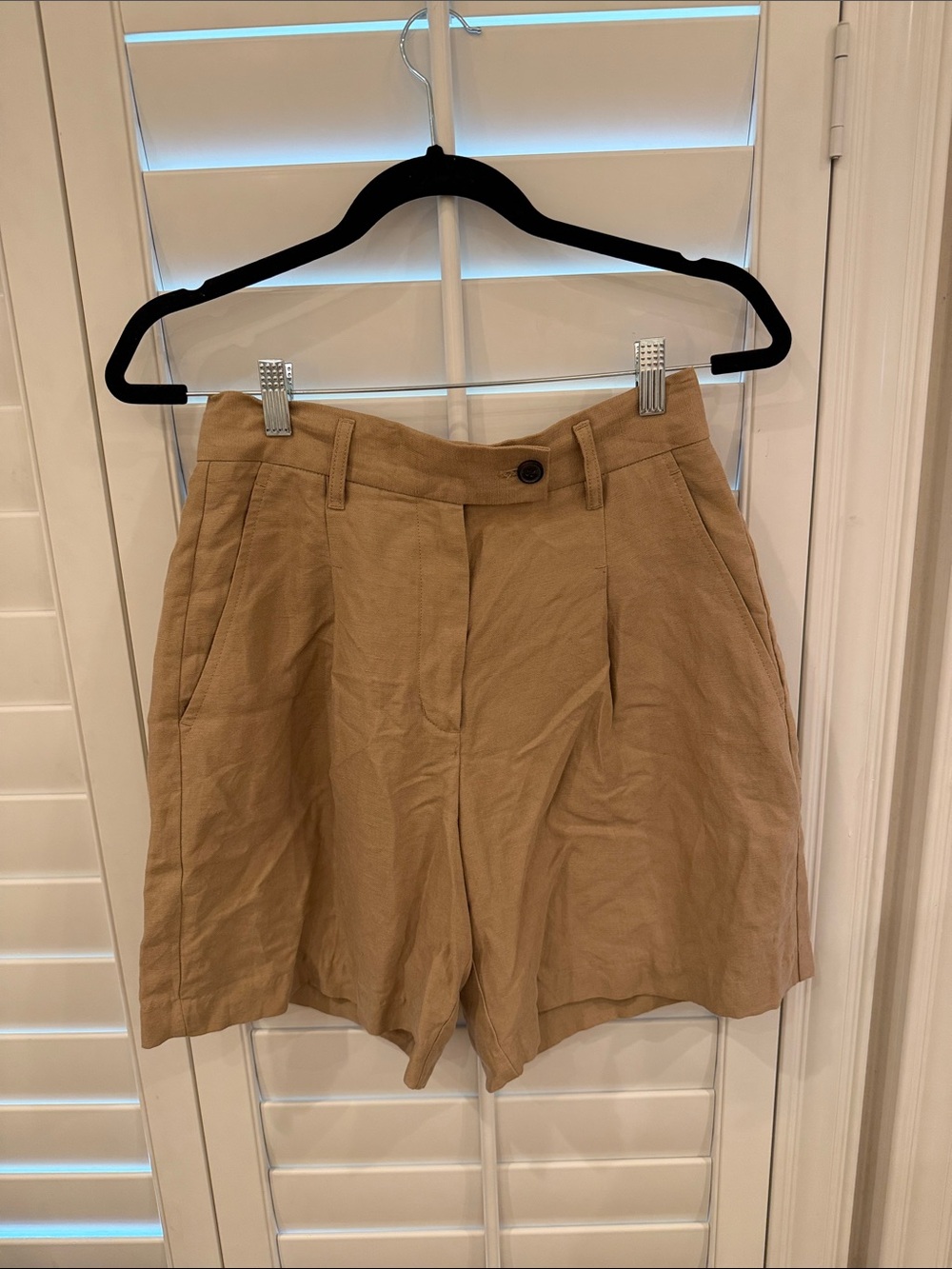 Aritzia Wilfred Tan High-Rise Pleated Bermuda Shorts